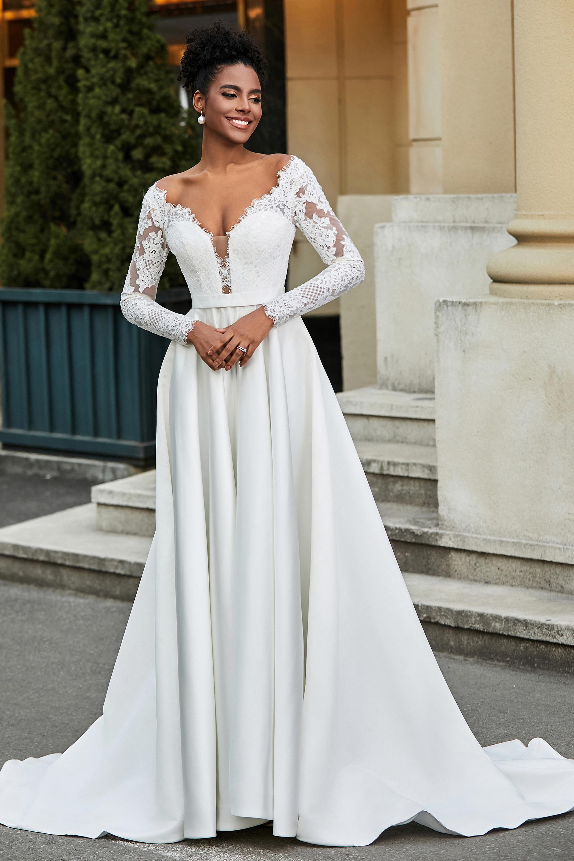 Robes témoin de mariage longues uniques satin doux sexy col en V plissé