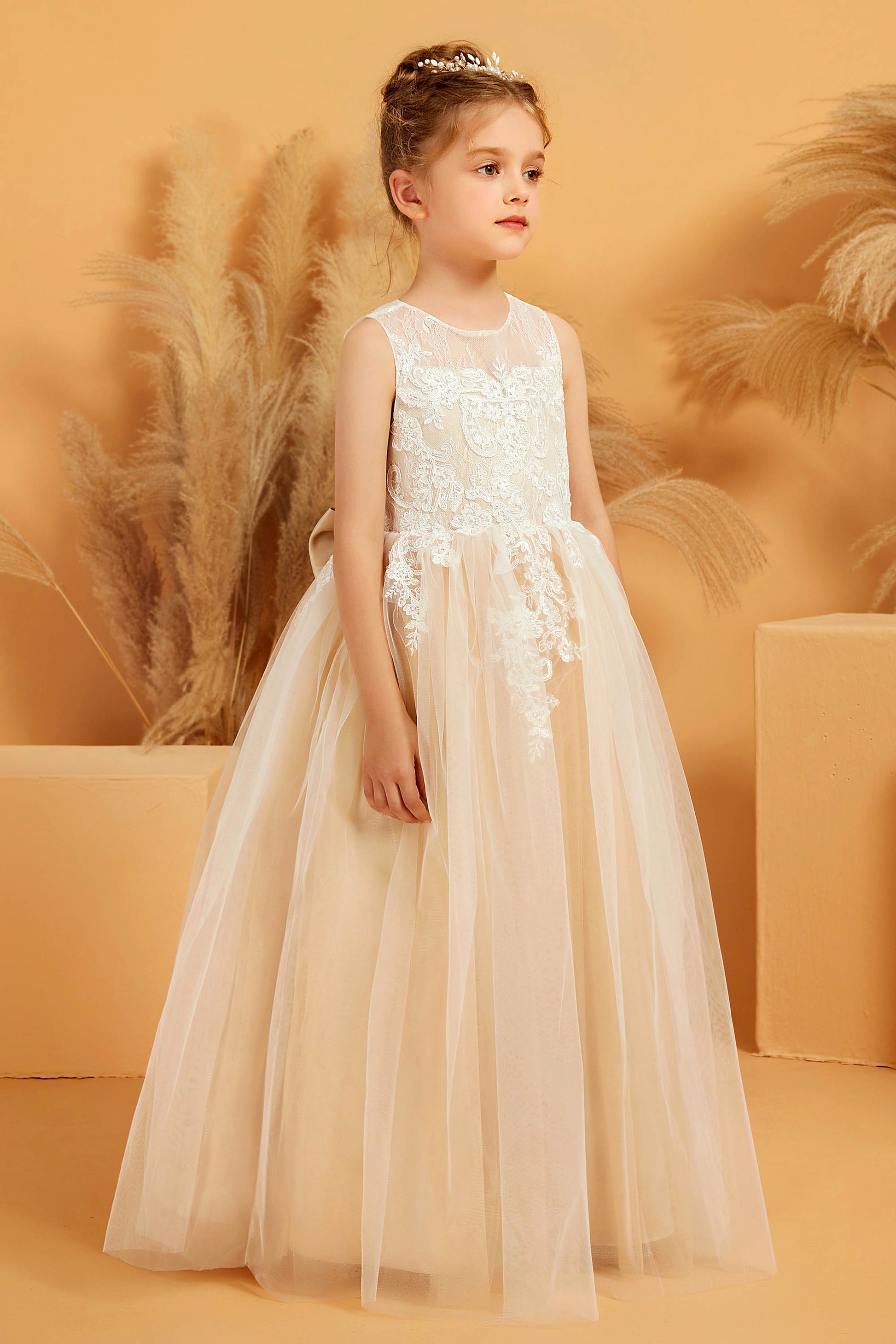 Robe lin beige pour mariage ou baptême pour petite fille | Boutique Magique Robe lin beige pour mariage ou baptême pour petite fille | Boutique Magique