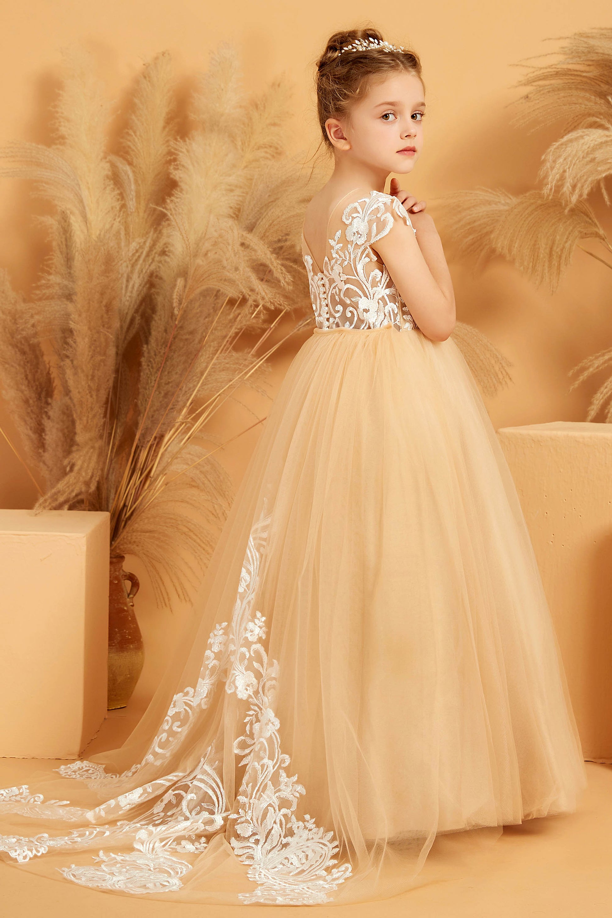 Effet Optique Robe Blanche Et Doree Ou Noir Et Bleu Illusion Robe