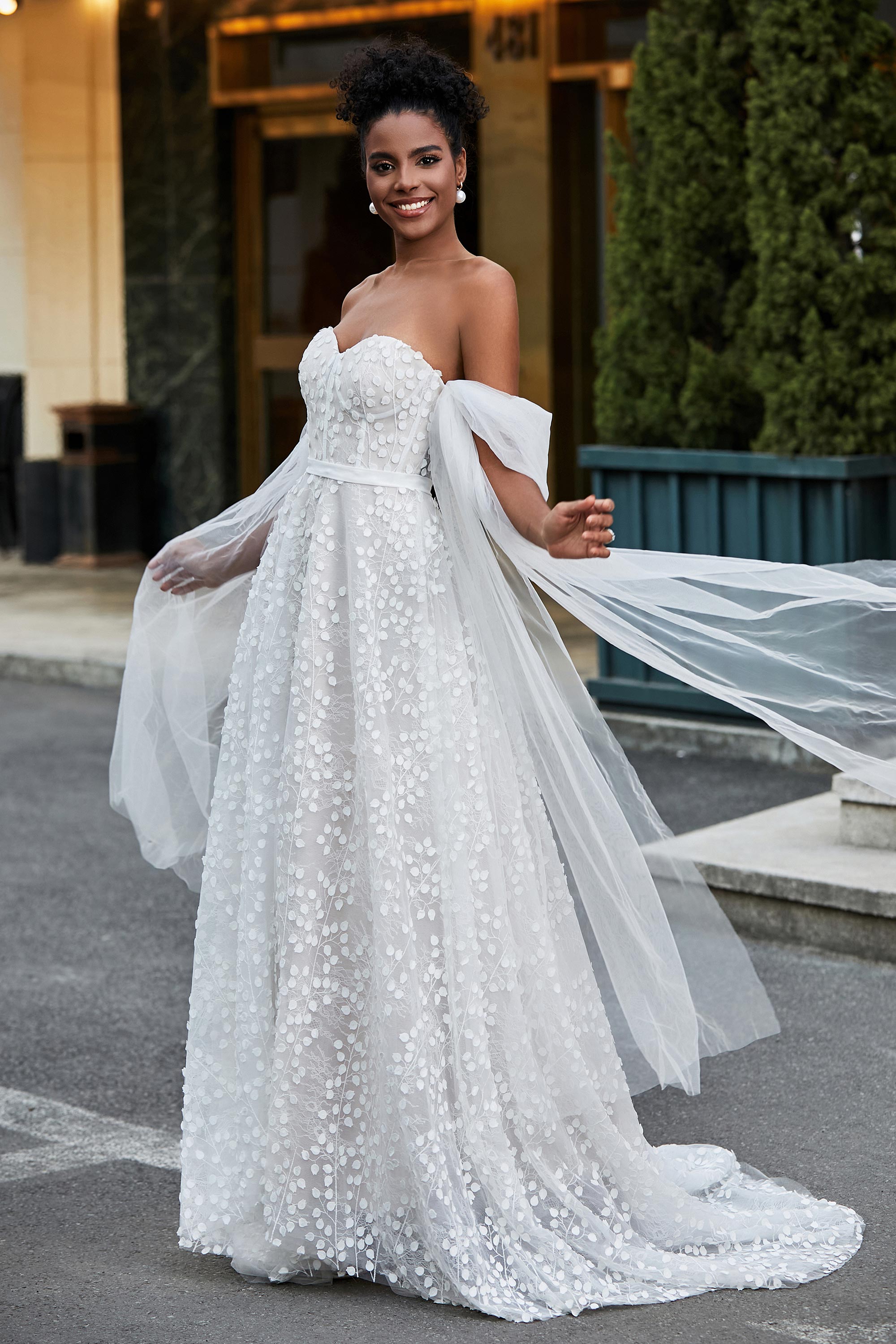 Robe à Bretelles St. Emile - Couleur Vive Avec Soie - Taille 36 - Occasion Très Bon état