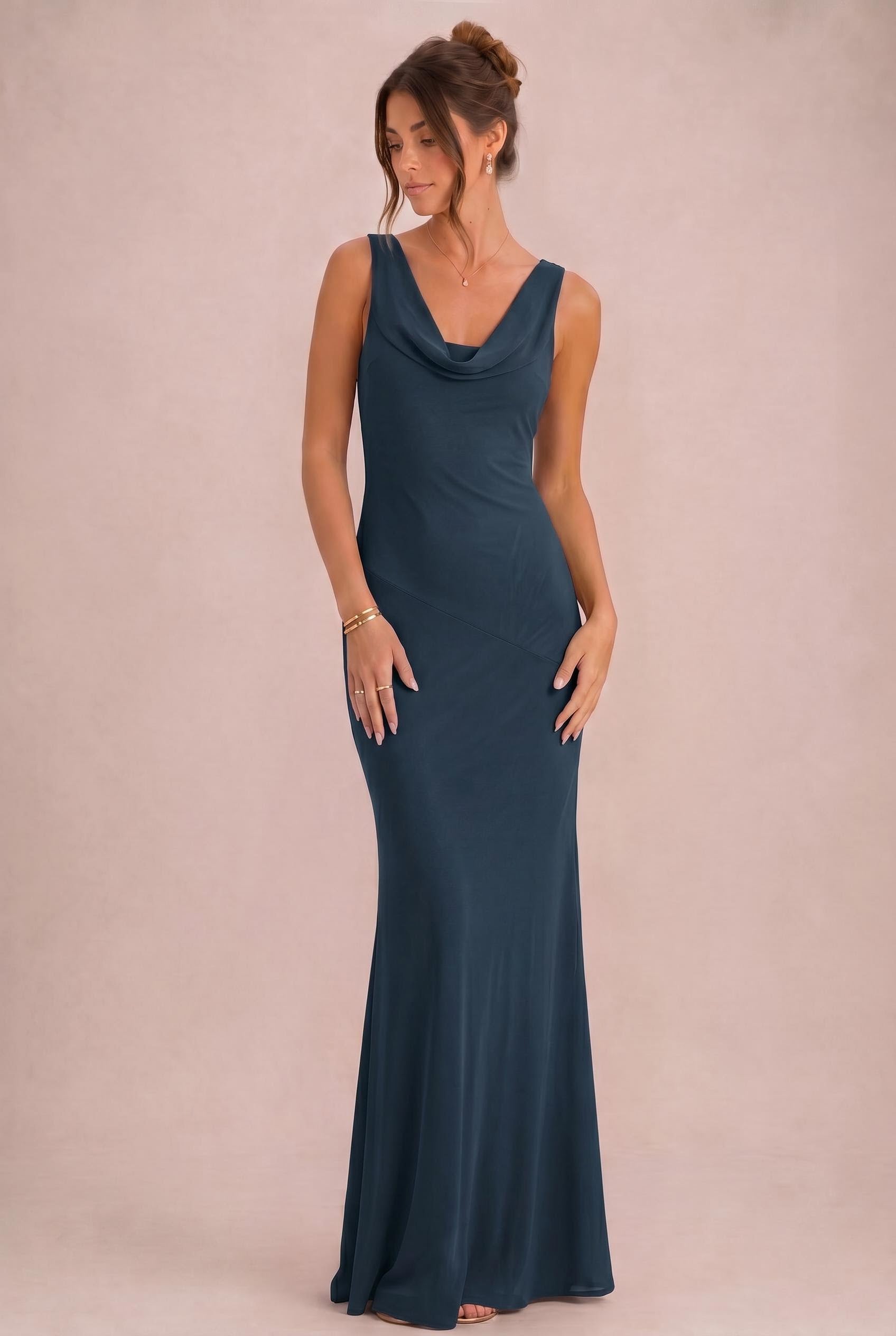 [Bleu marine foncé]